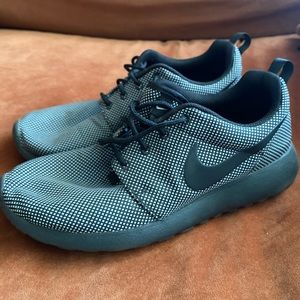 Women’s Nike Roshe Sneakers